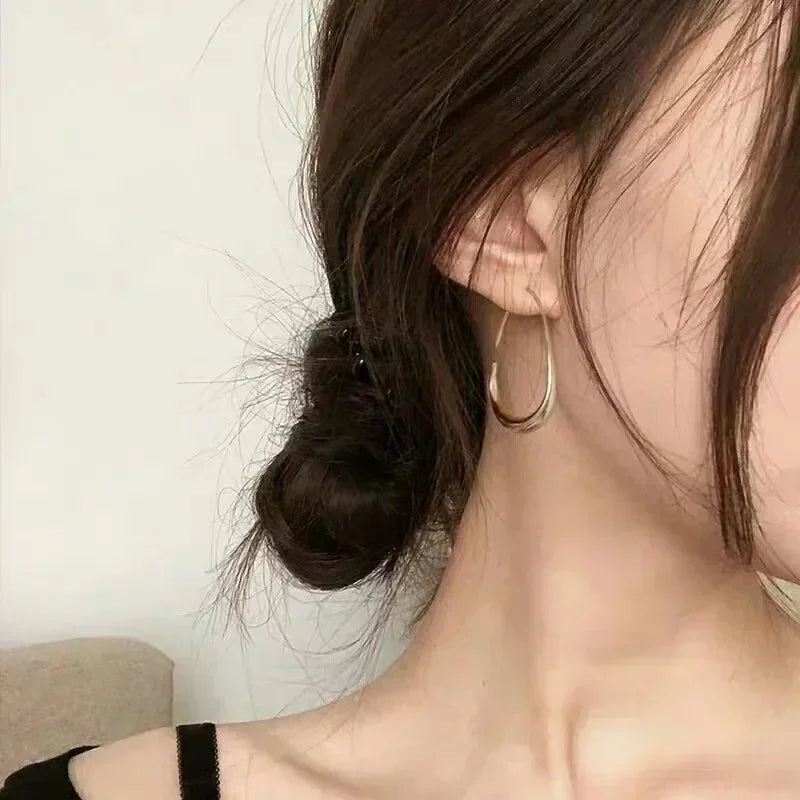 Hot Sale Geometric Oval Hoop Earrings for Women Simple Desgin Earrings Party Wedding Fashion Jewelry Accessories 2023